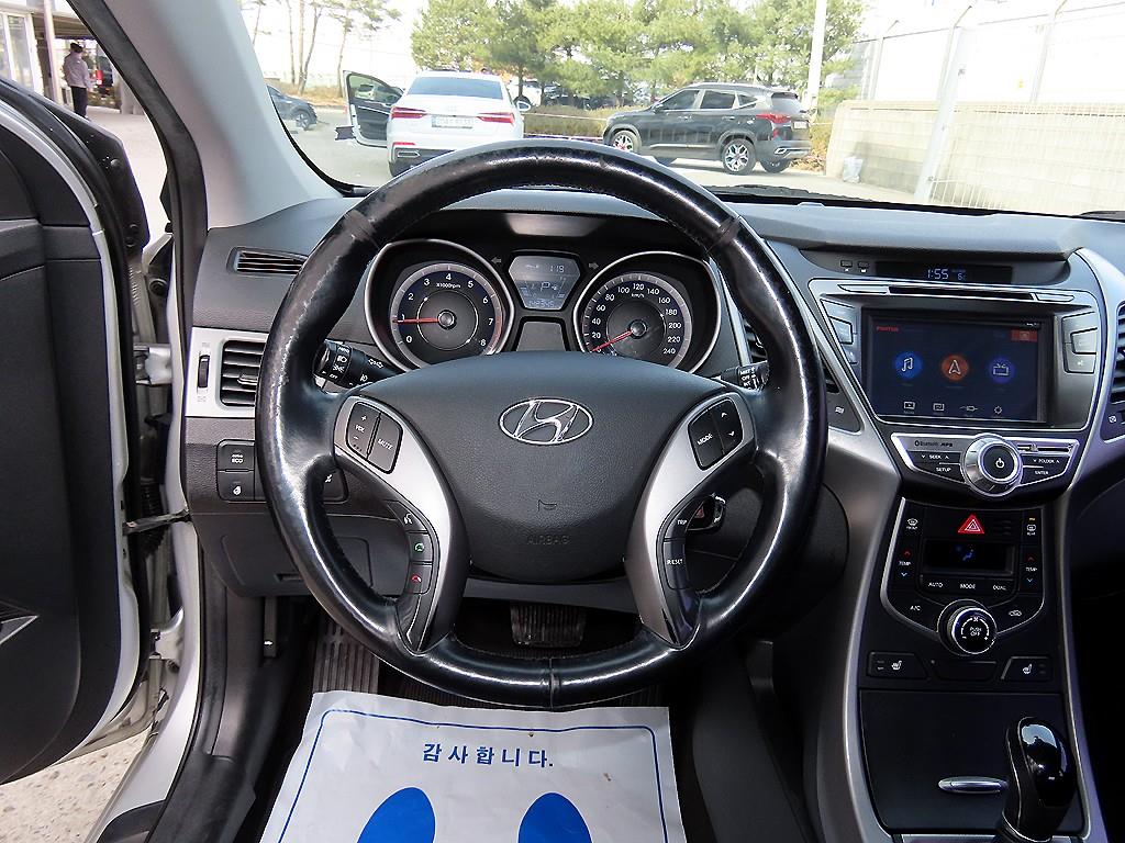 HYUNDAI Avante - Vista 8