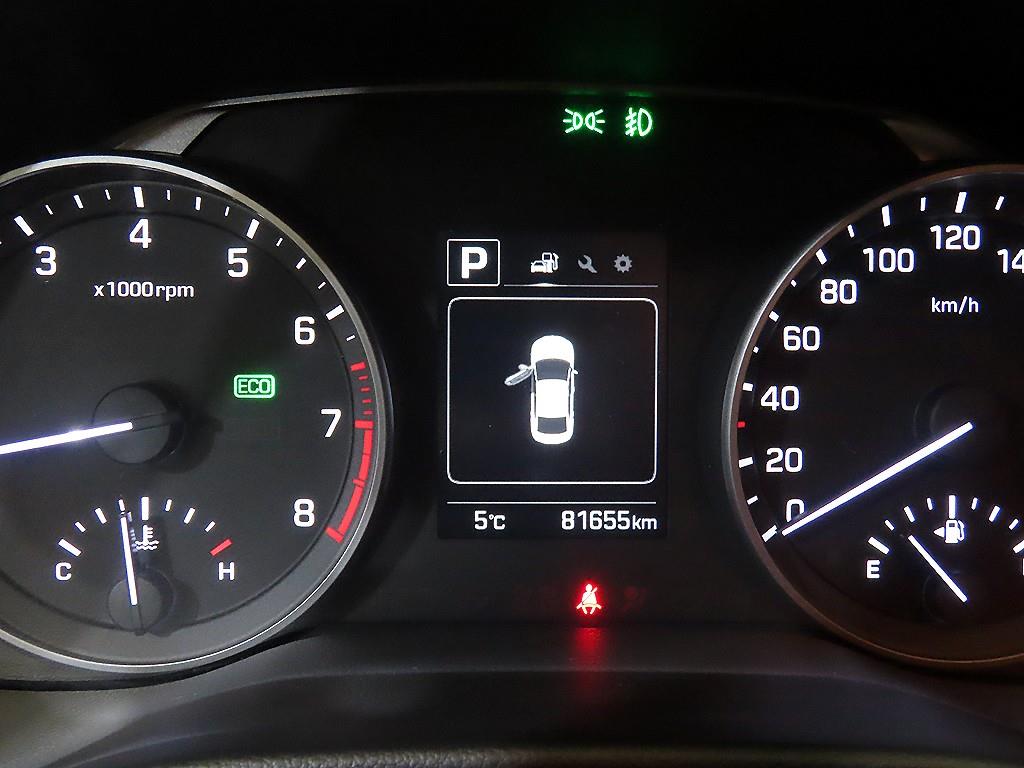 HYUNDAI Avante - Vista 9