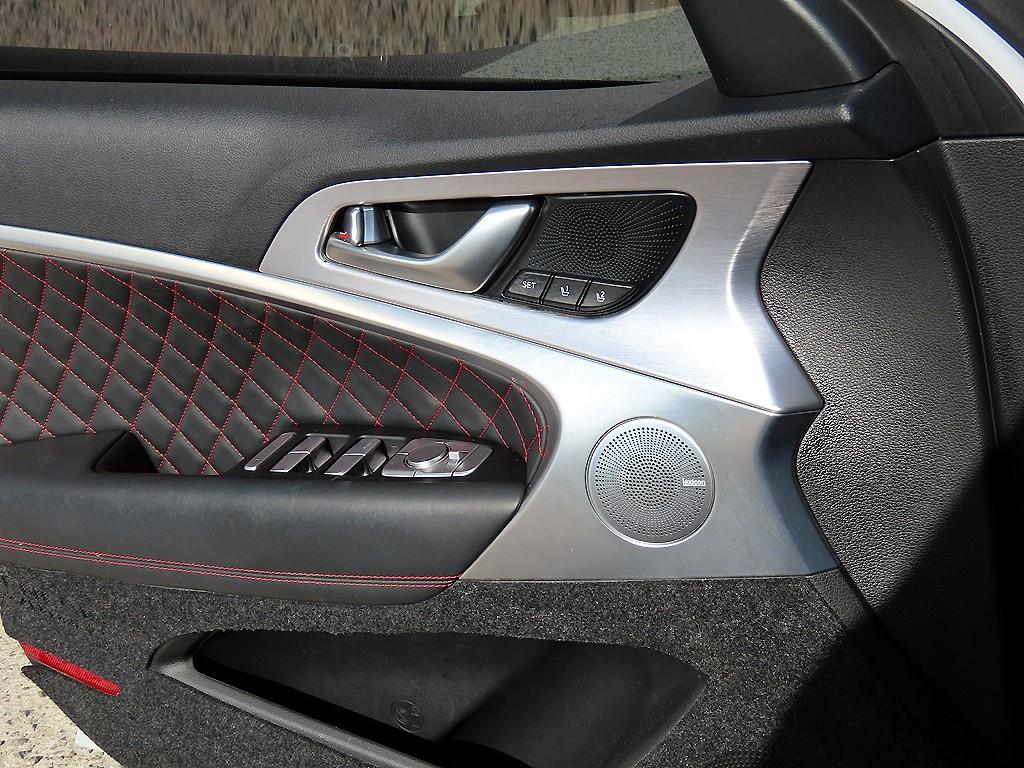 Genesis G70 - Vista 12