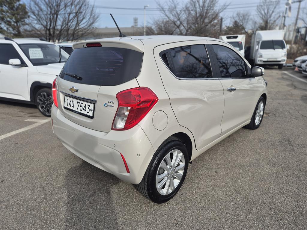 Chevrolet Spark - Vista 5