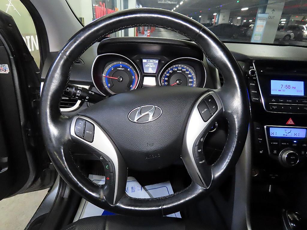 HYUNDAI i30 - Vista 8