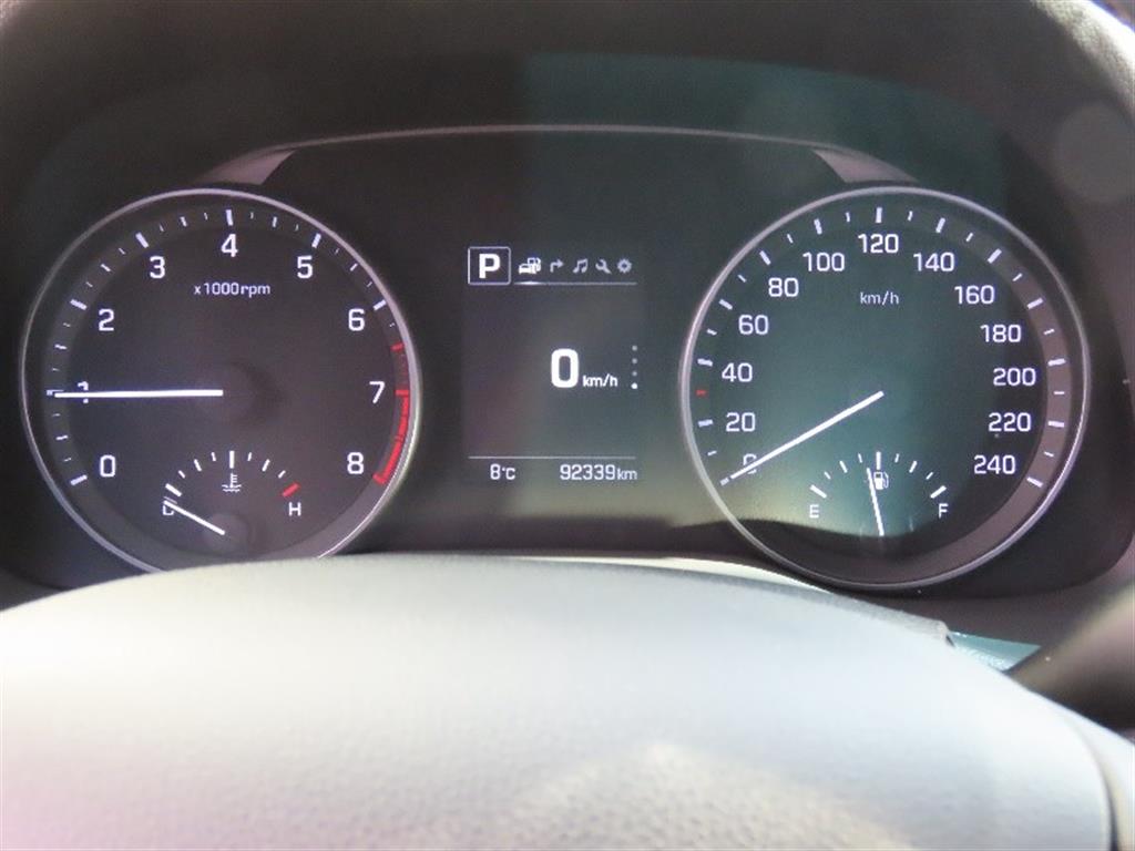 HYUNDAI Avante - Vista 9