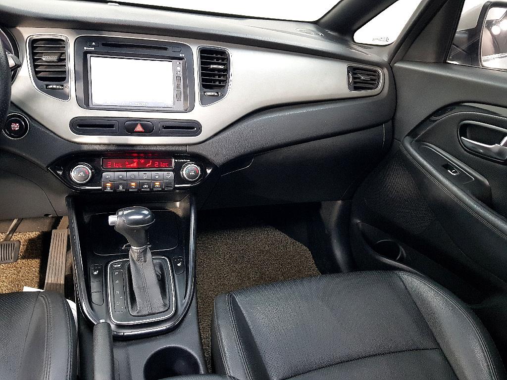 KIA Carens - Vista 10