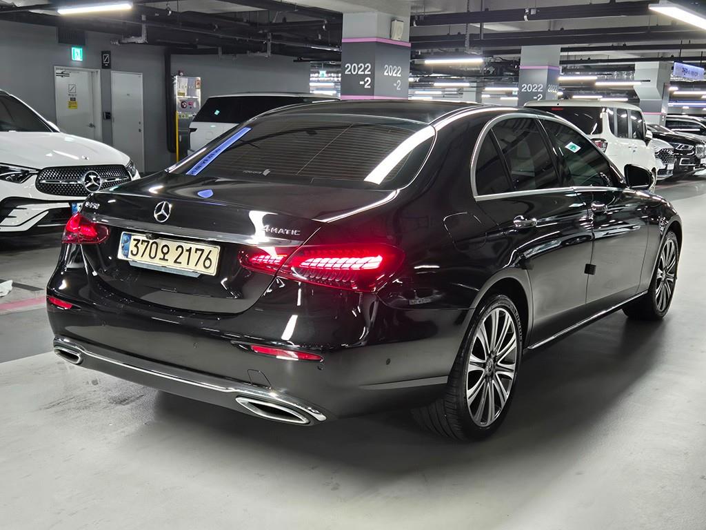 Mercedes Benz E class - Vista 3