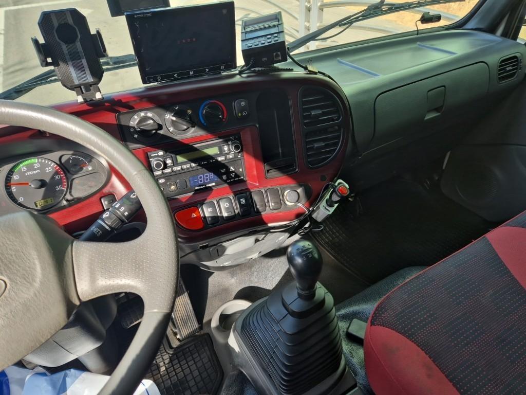 medium and large cargo truck - Vista 9