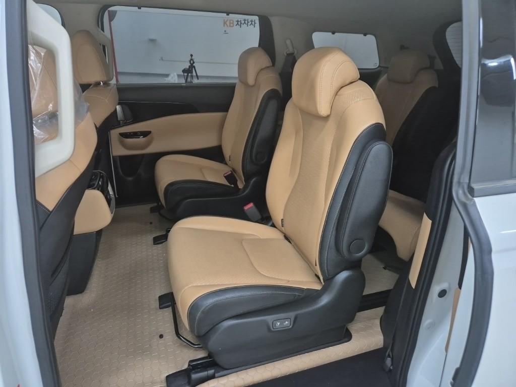 KIA Carnival - Vista 12