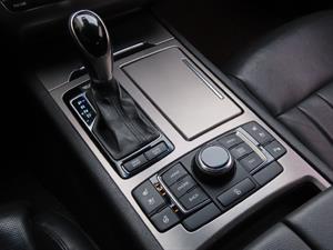 HYUNDAI Genesis - Vista 12