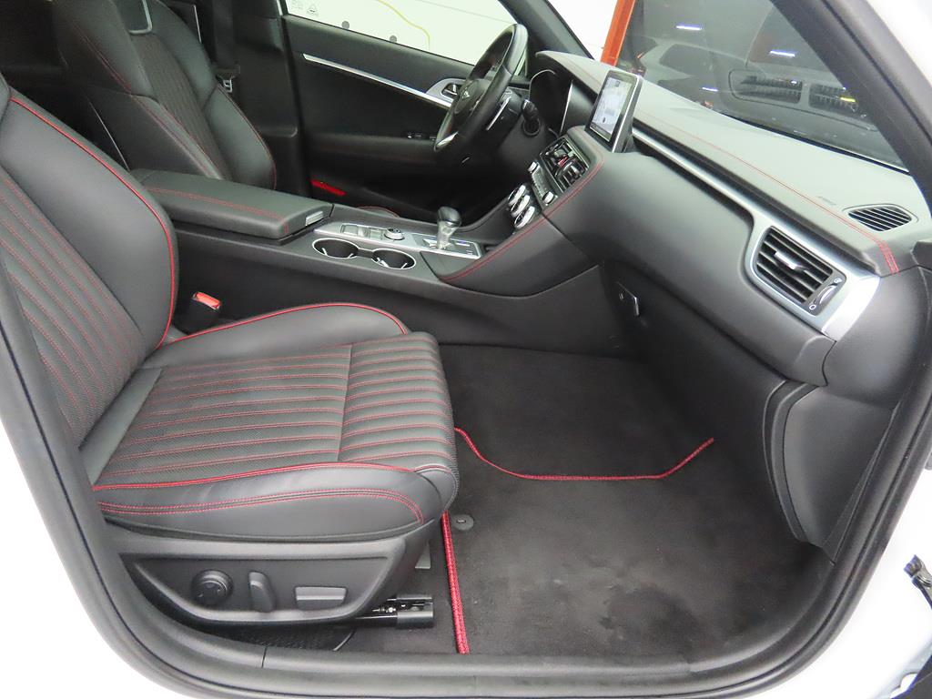 Genesis G70 - Vista 6