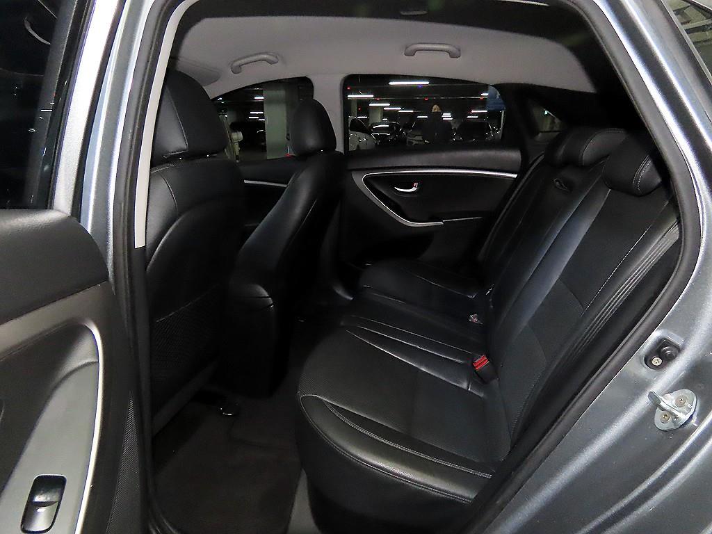 HYUNDAI i30 - Vista 7