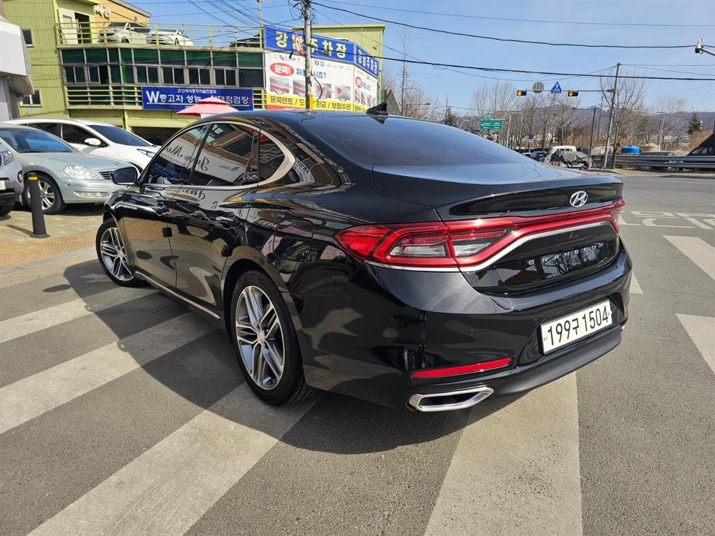 HYUNDAI Grandeur - Vista 4