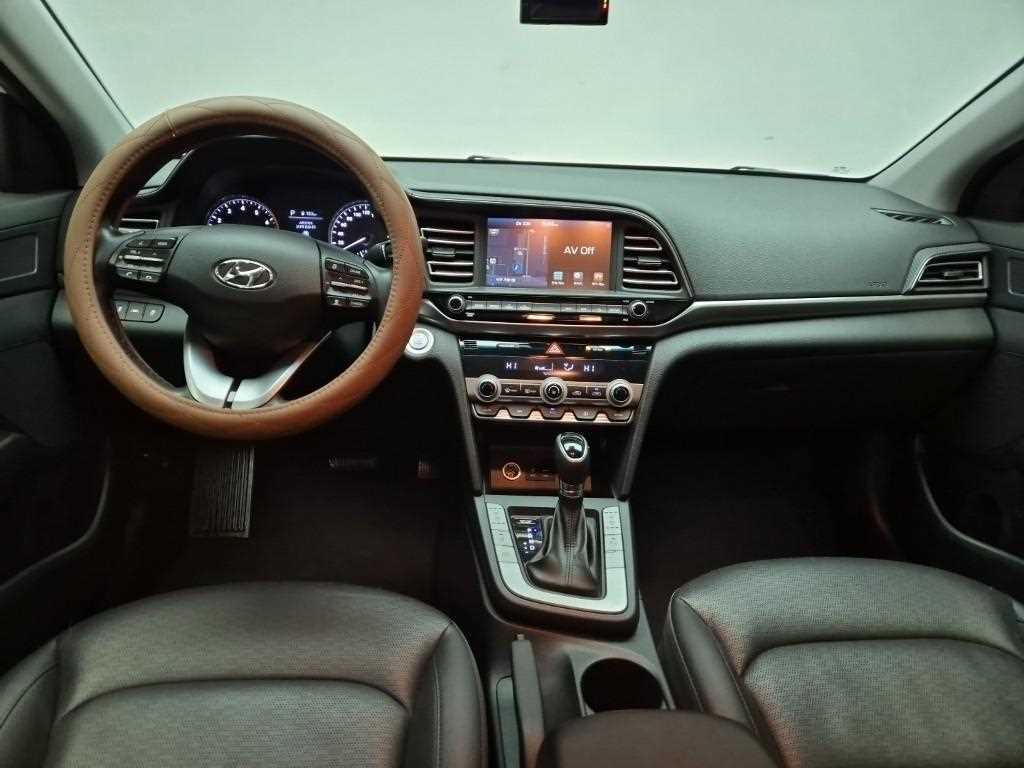 HYUNDAI Avante - Vista 7