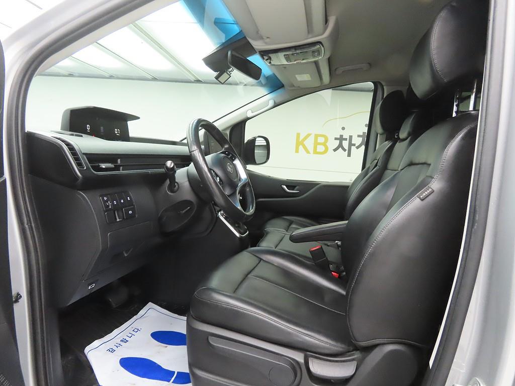 HYUNDAI Staria - Vista 5