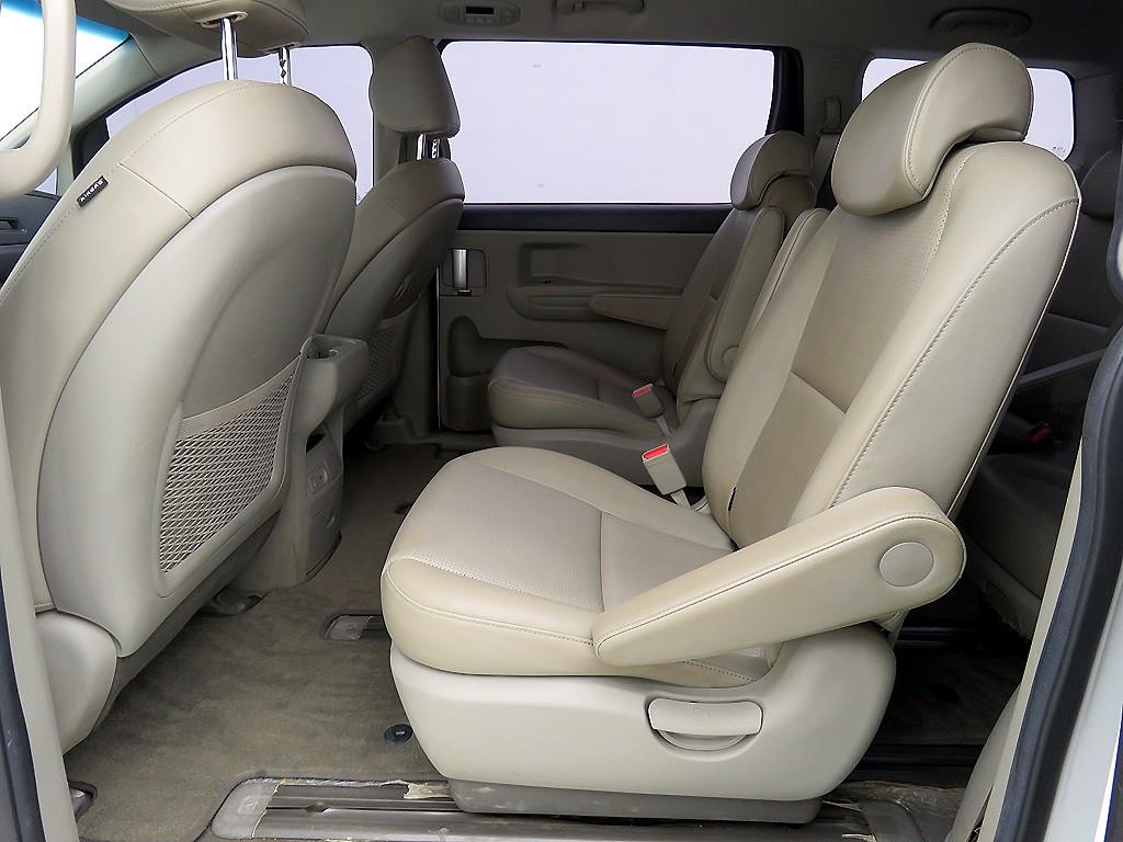 KIA Carnival - Vista 7