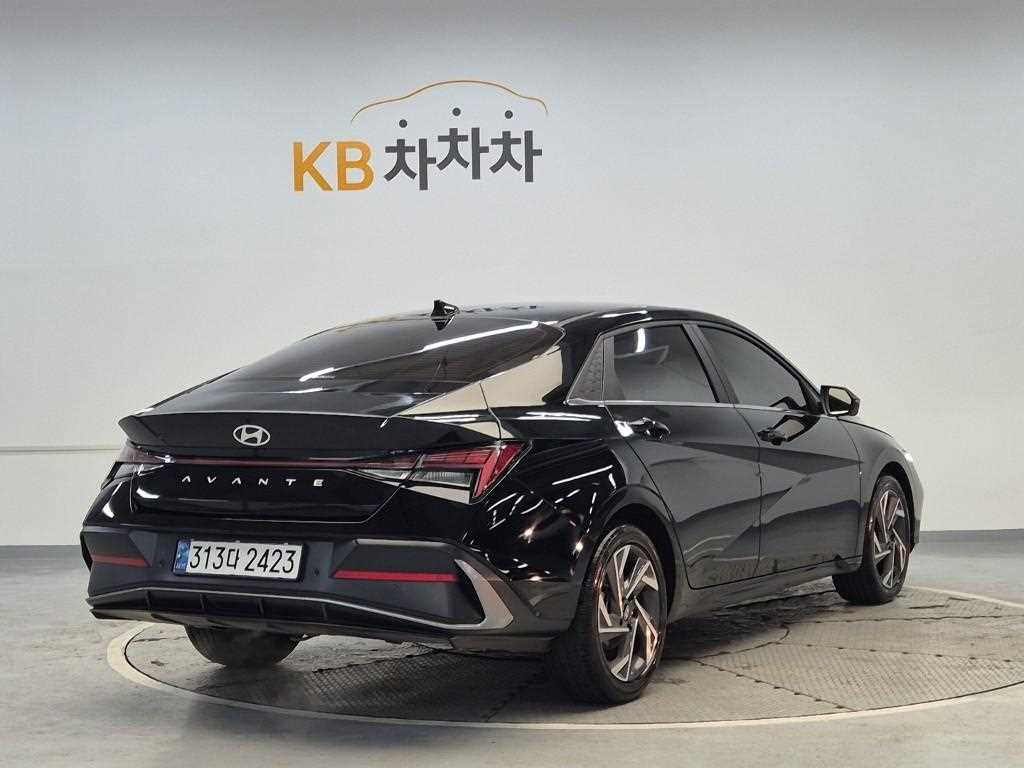 HYUNDAI Avante - Vista 3