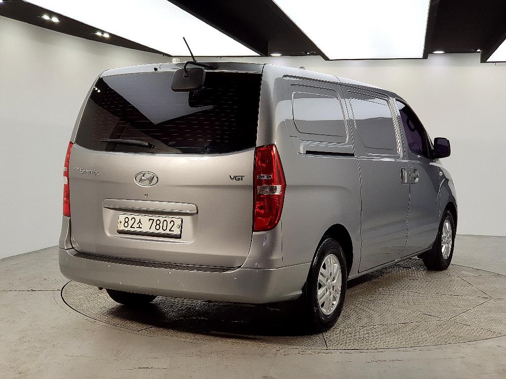 HYUNDAI Starex - Vista 4