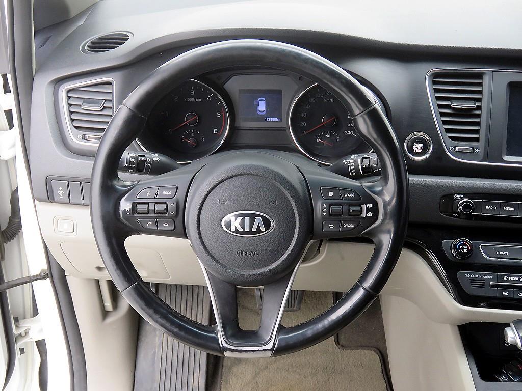 KIA Carnival - Vista 10