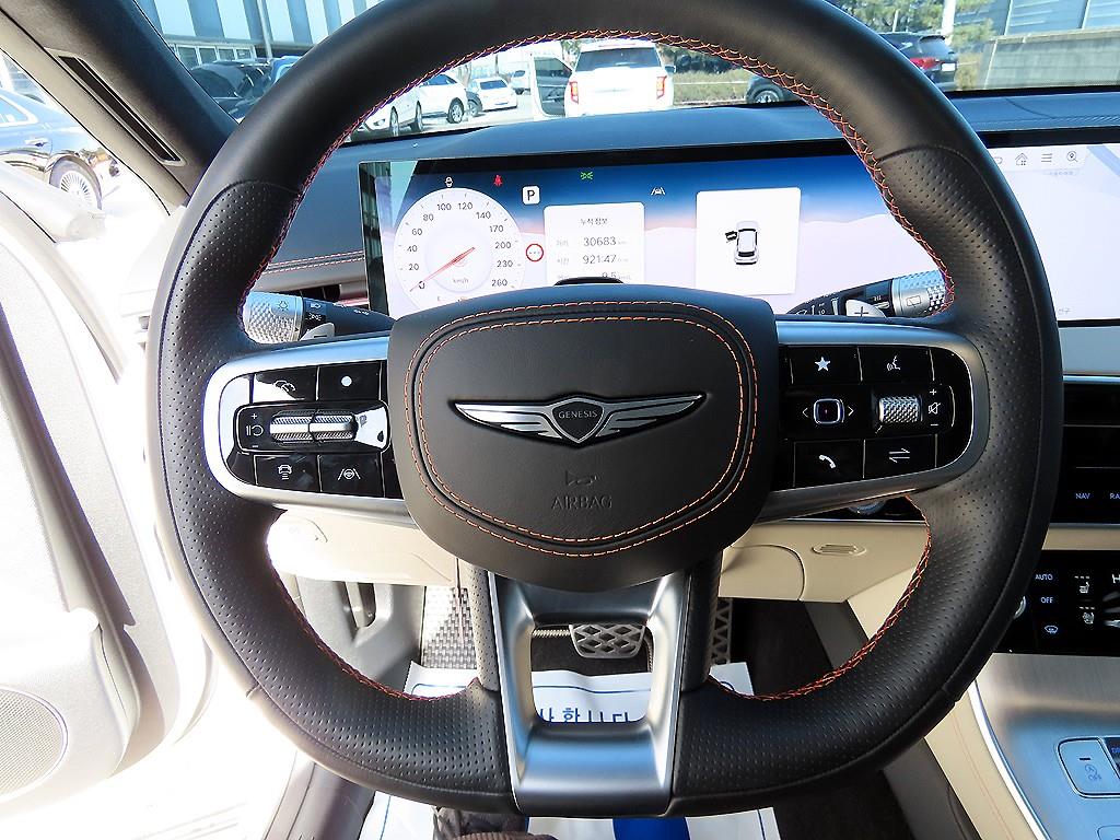 Genesis GV70 - Vista 8