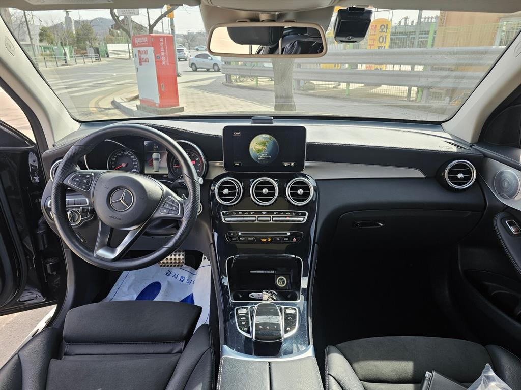 Mercedes Benz GLC Class - Vista 12