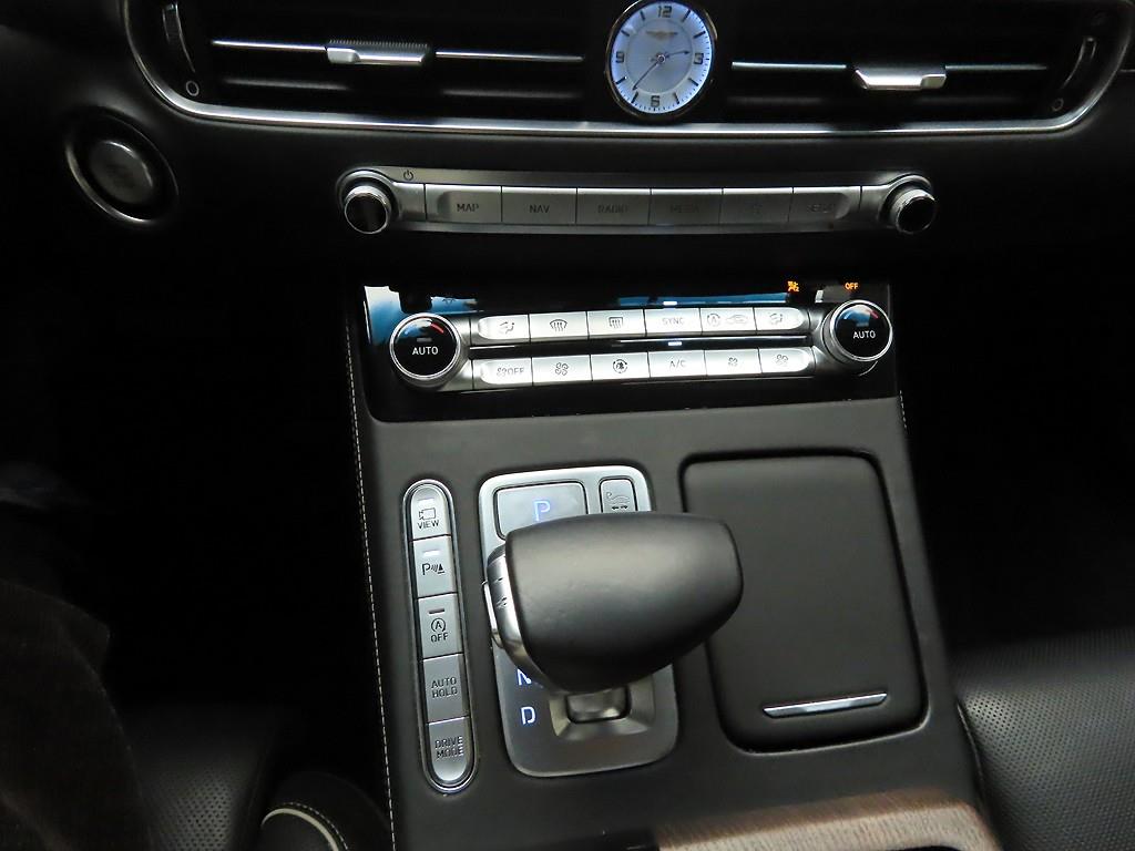 Genesis G90 - Vista 10