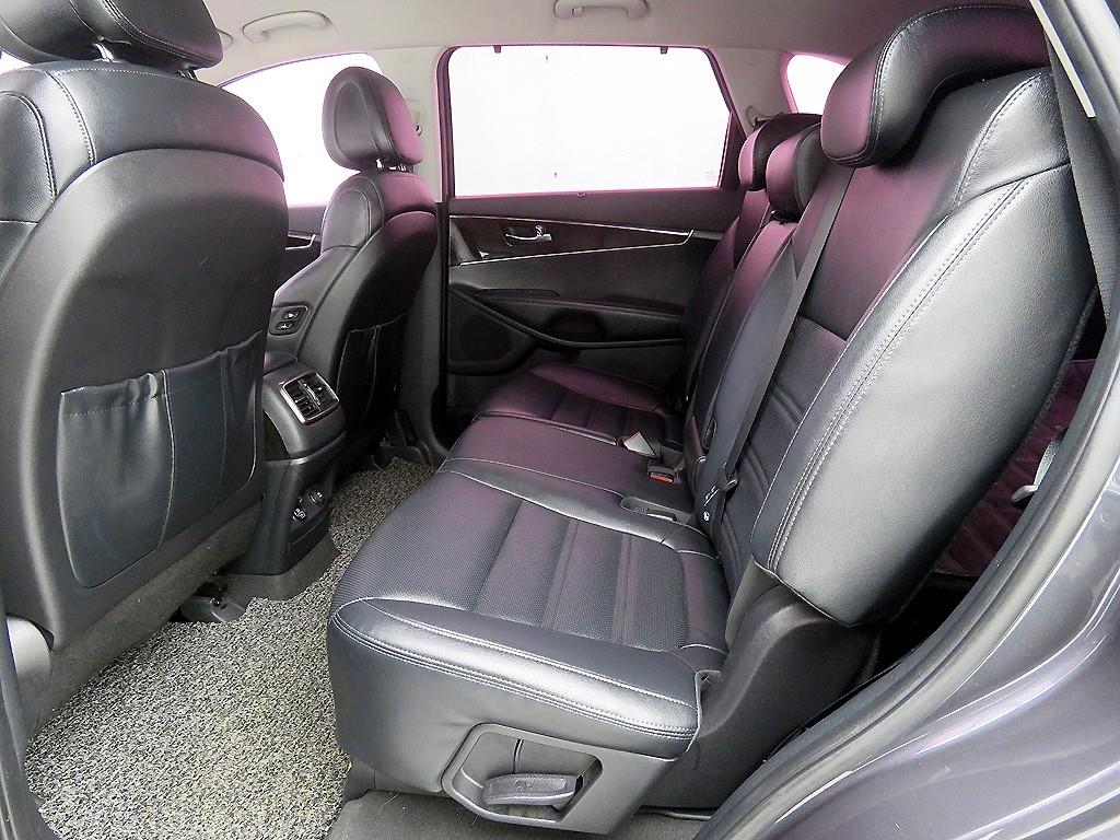 KIA Sorento - Vista 8