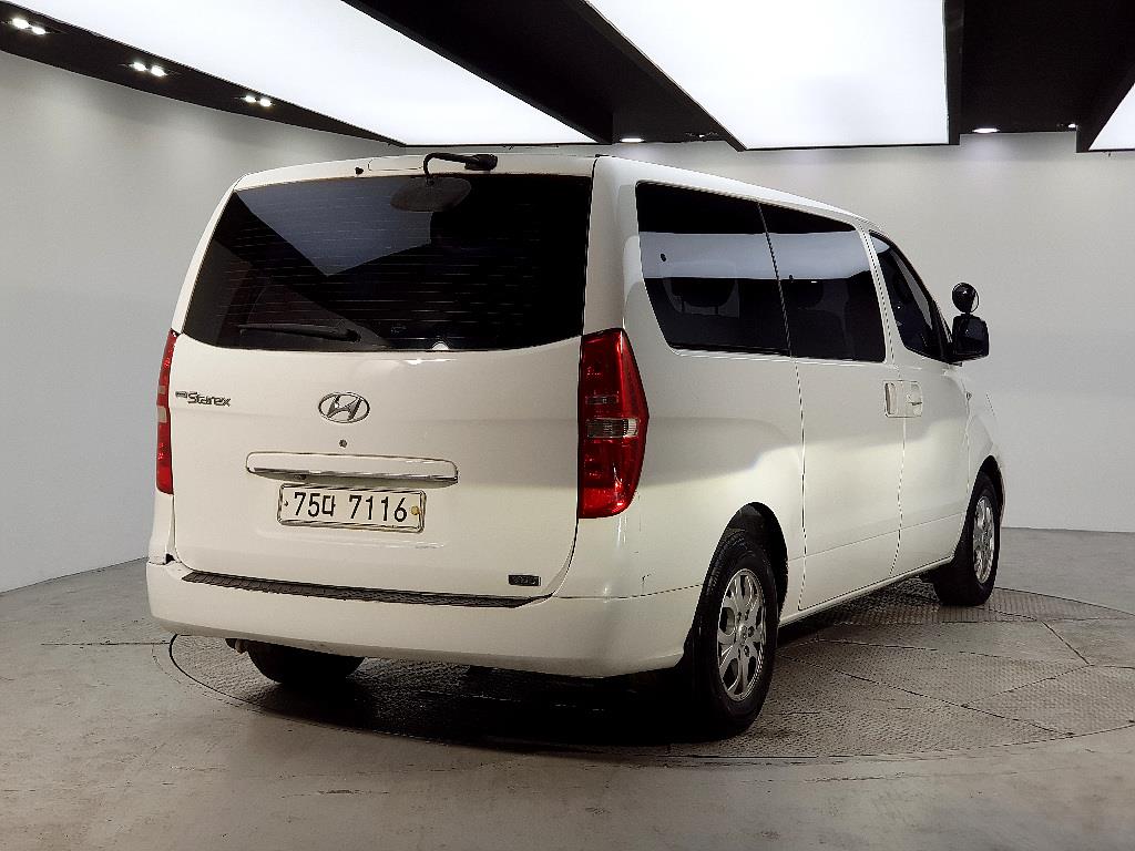 HYUNDAI Starex - Vista 4