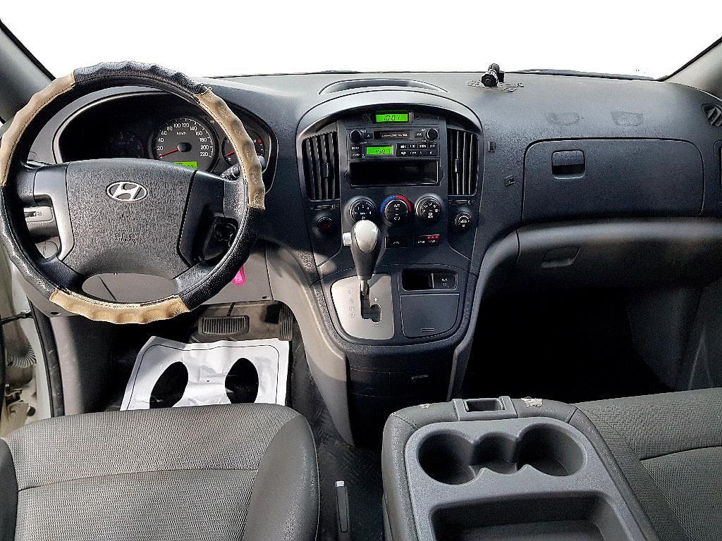 HYUNDAI Starex - Vista 5