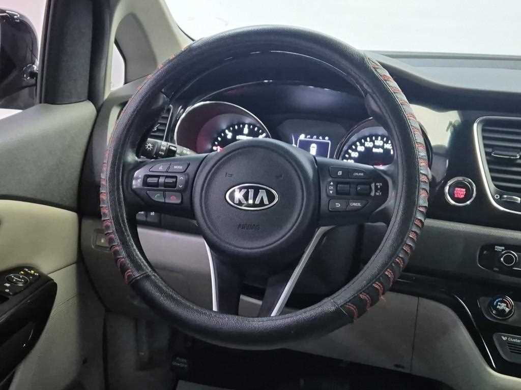 KIA Carnival - Vista 9