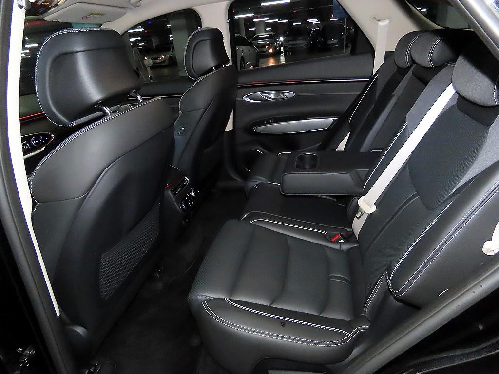 Genesis GV70 - Vista 7