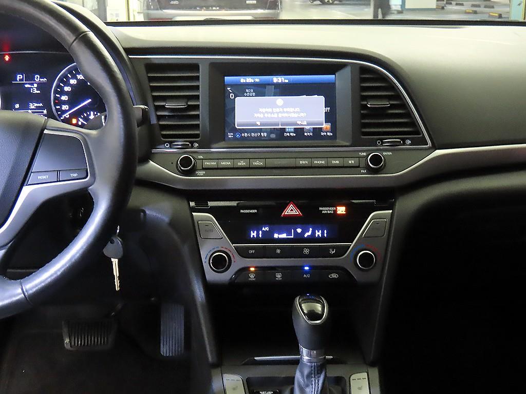 HYUNDAI Avante - Vista 11