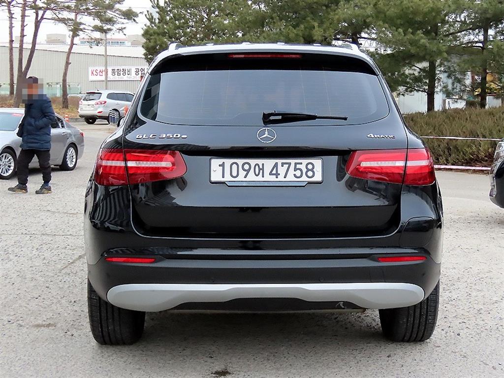 Mercedes Benz GLC Class - Vista 4