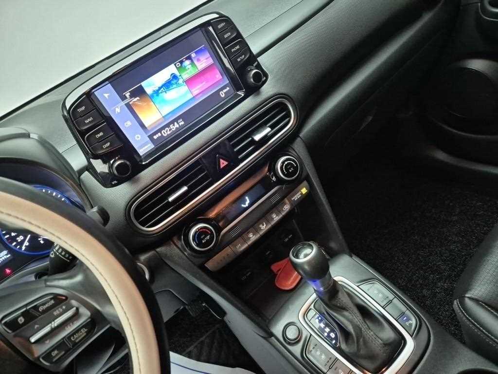 HYUNDAI Kona - Vista 10