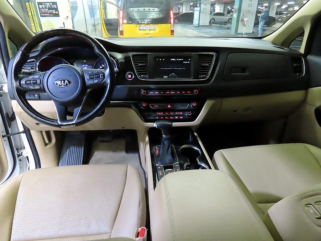 KIA Carnival - Vista 11