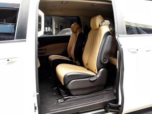 KIA Carnival - Vista 12