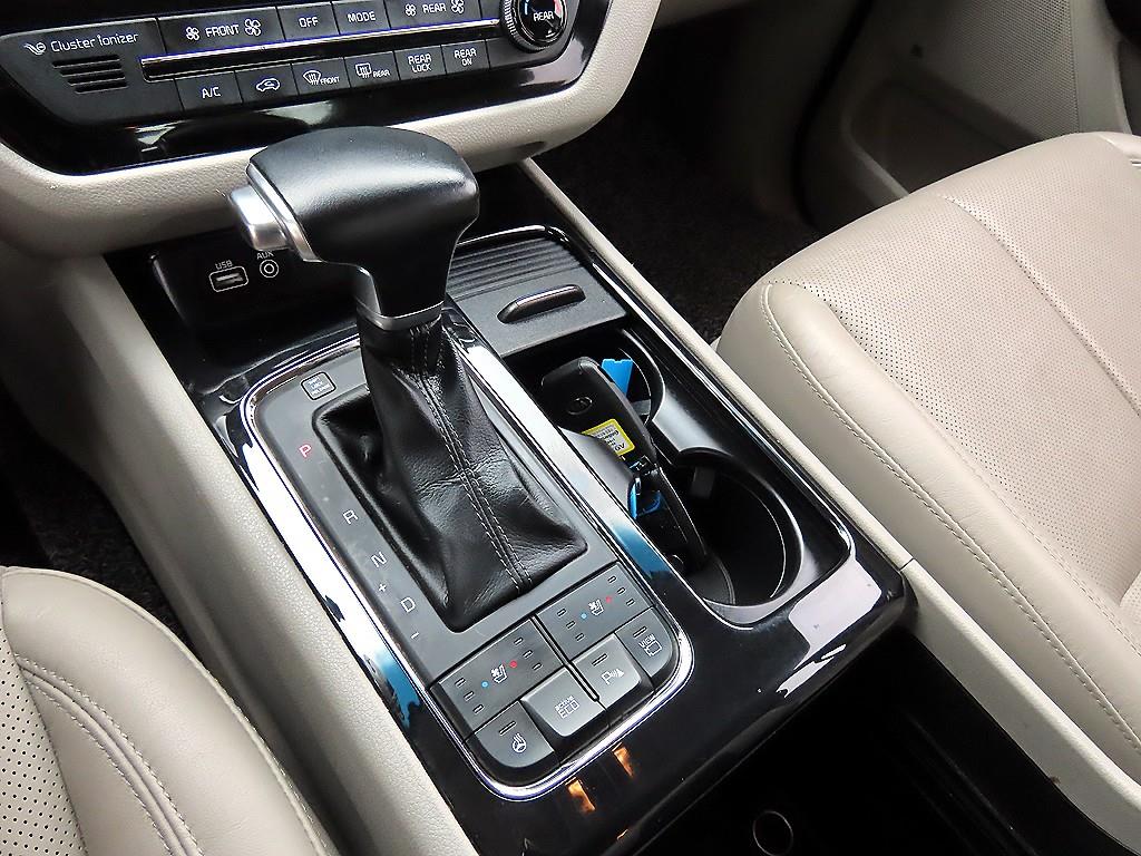 KIA Carnival - Vista 11