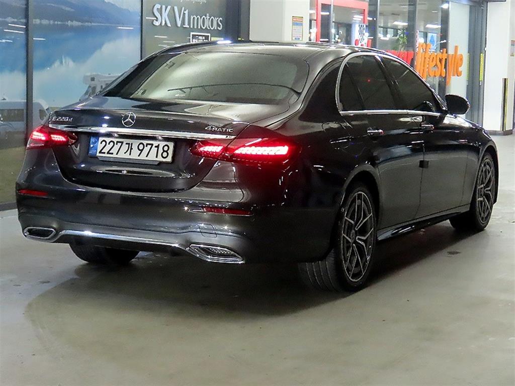 Mercedes Benz E class - Vista 4