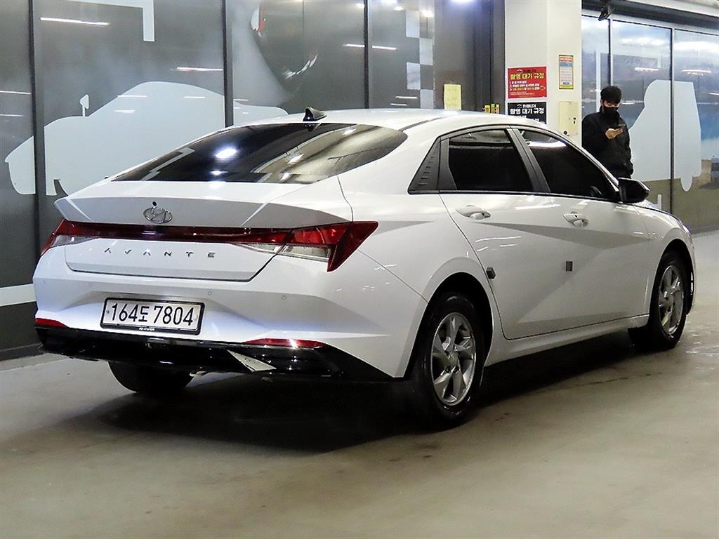 HYUNDAI Avante - Vista 4