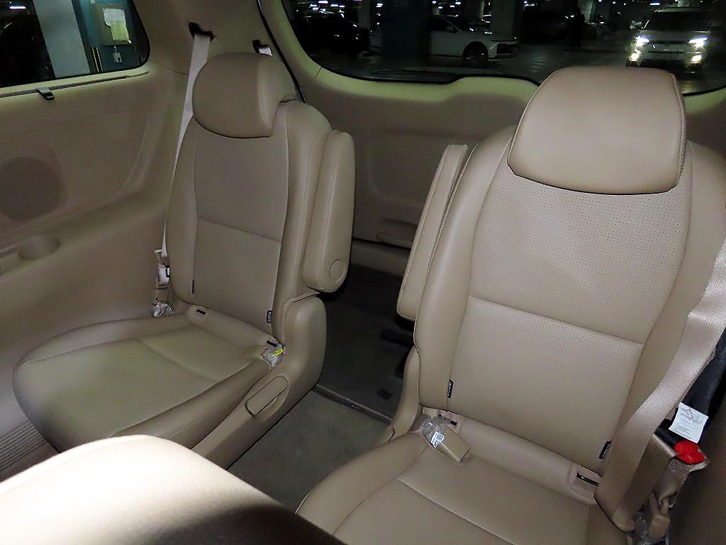 KIA Carnival - Vista 8