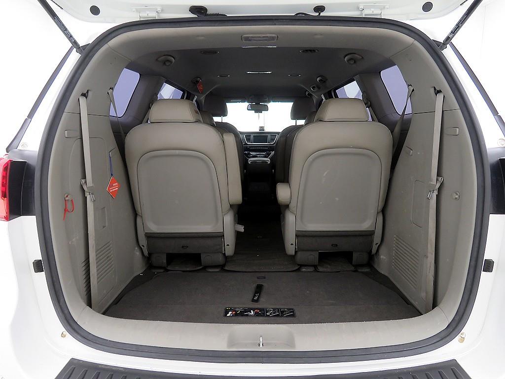 KIA Carnival - Vista 5