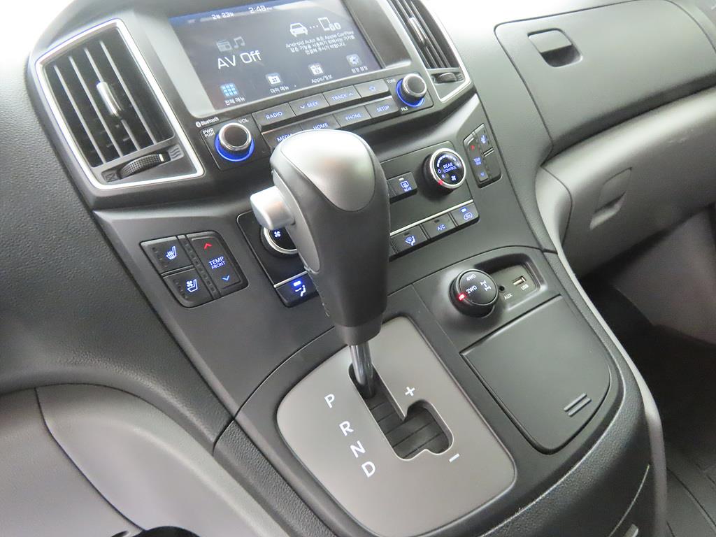 HYUNDAI Starex - Vista 12