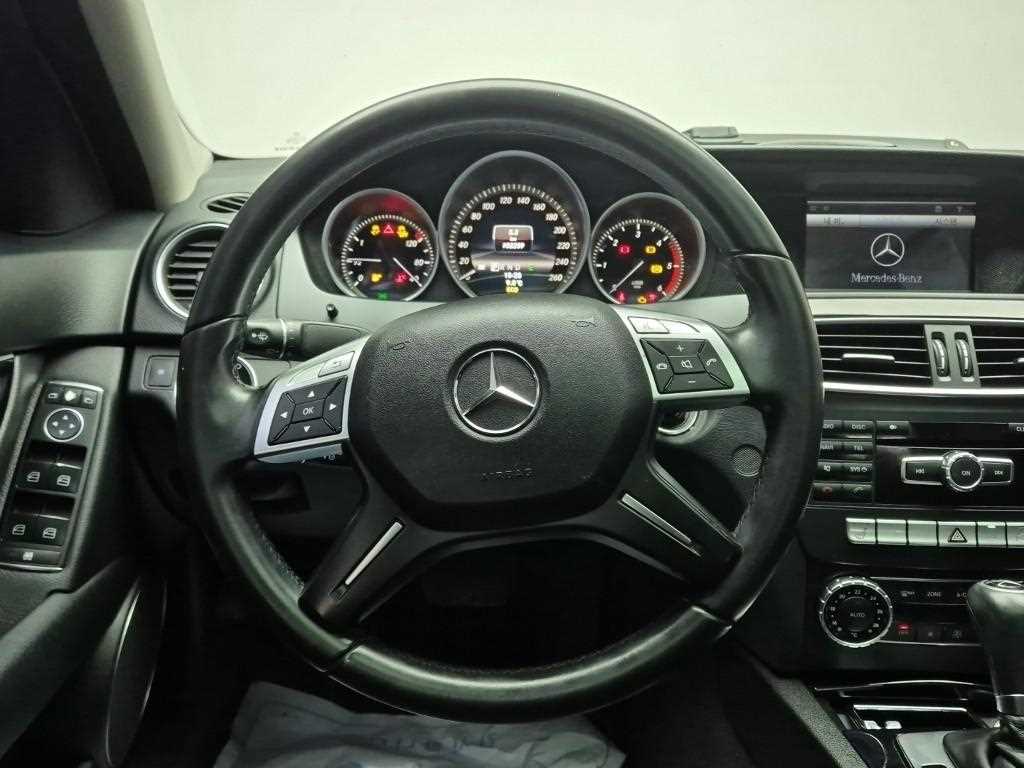 Mercedes Benz C Class - Vista 9