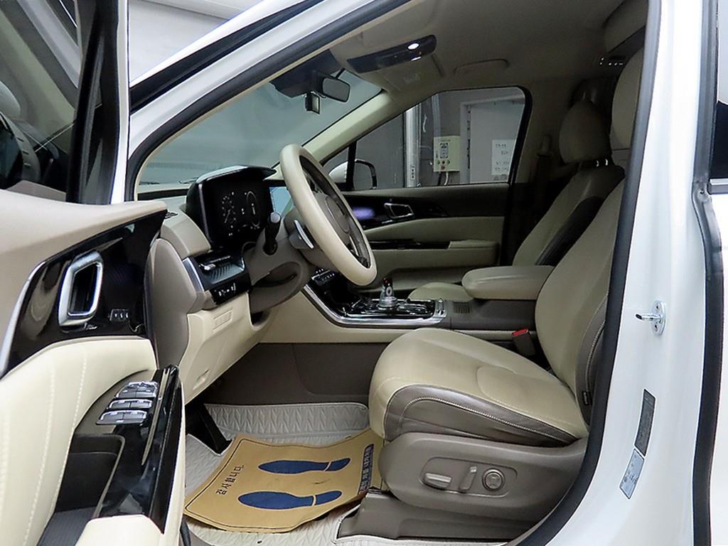 KIA Carnival - Vista 5