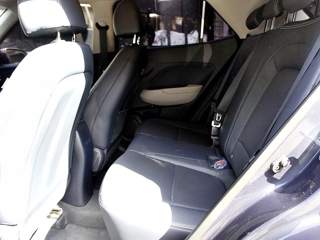 HYUNDAI Venue - Vista 11