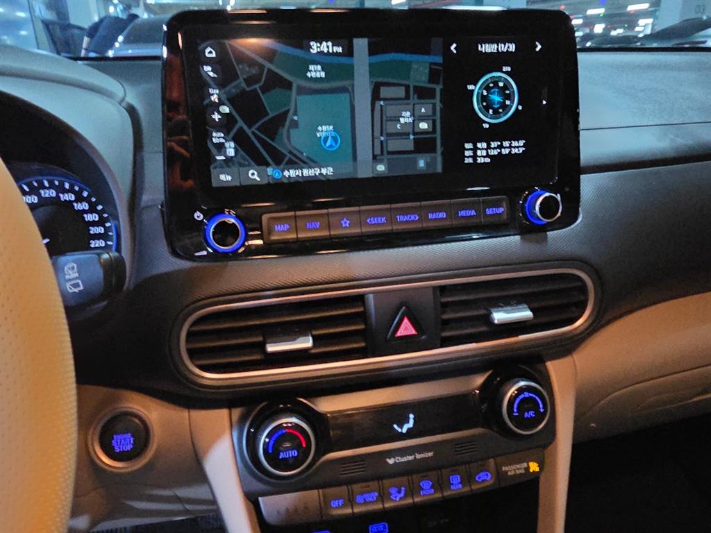 HYUNDAI Kona - Vista 12