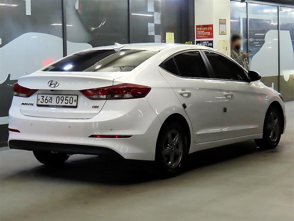 HYUNDAI Avante - Vista 4