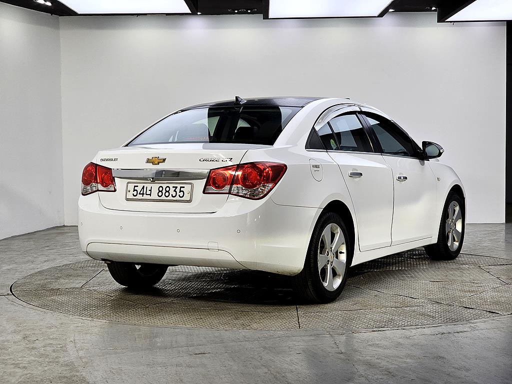 Chevrolet Cruise - Vista 4