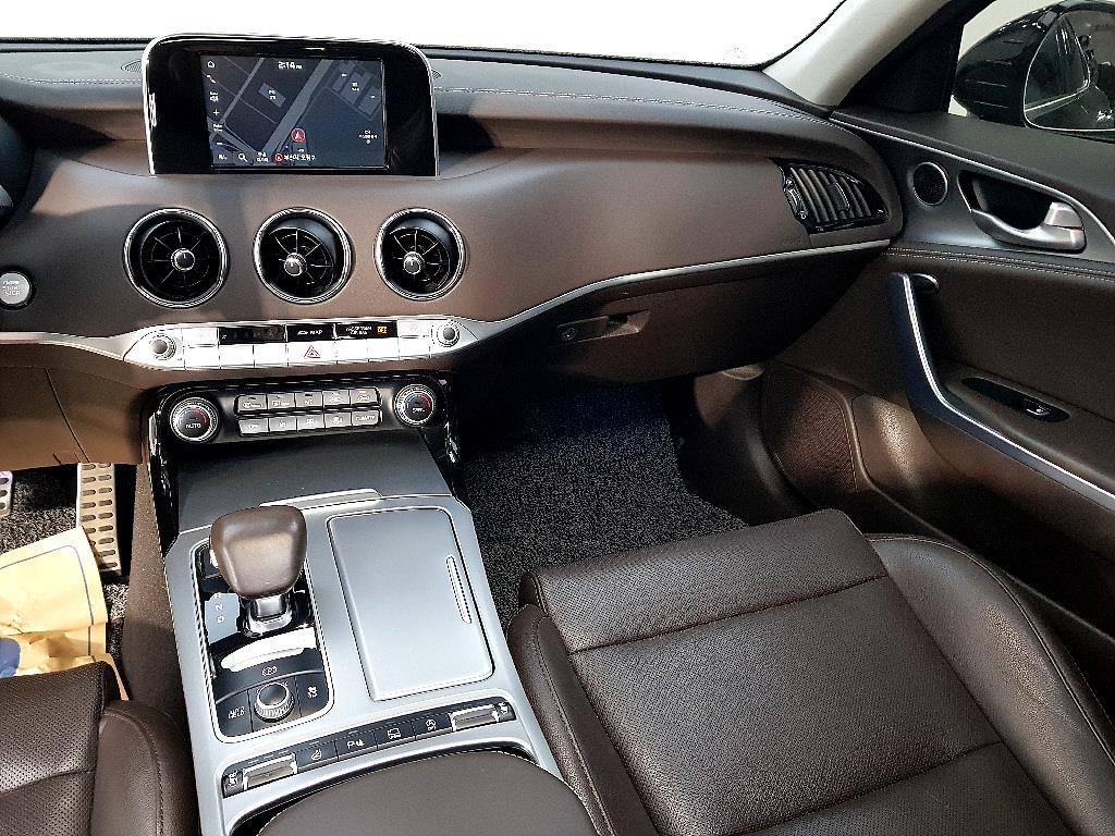 KIA Stinger - Vista 10