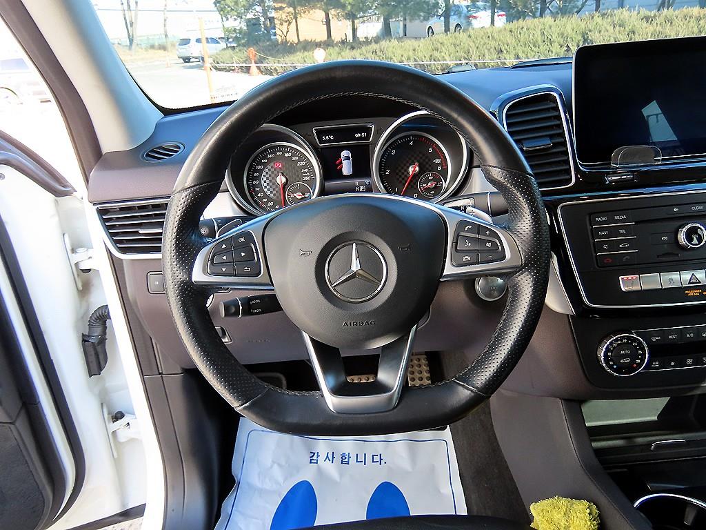 Mercedes Benz GLE Class - Vista 8