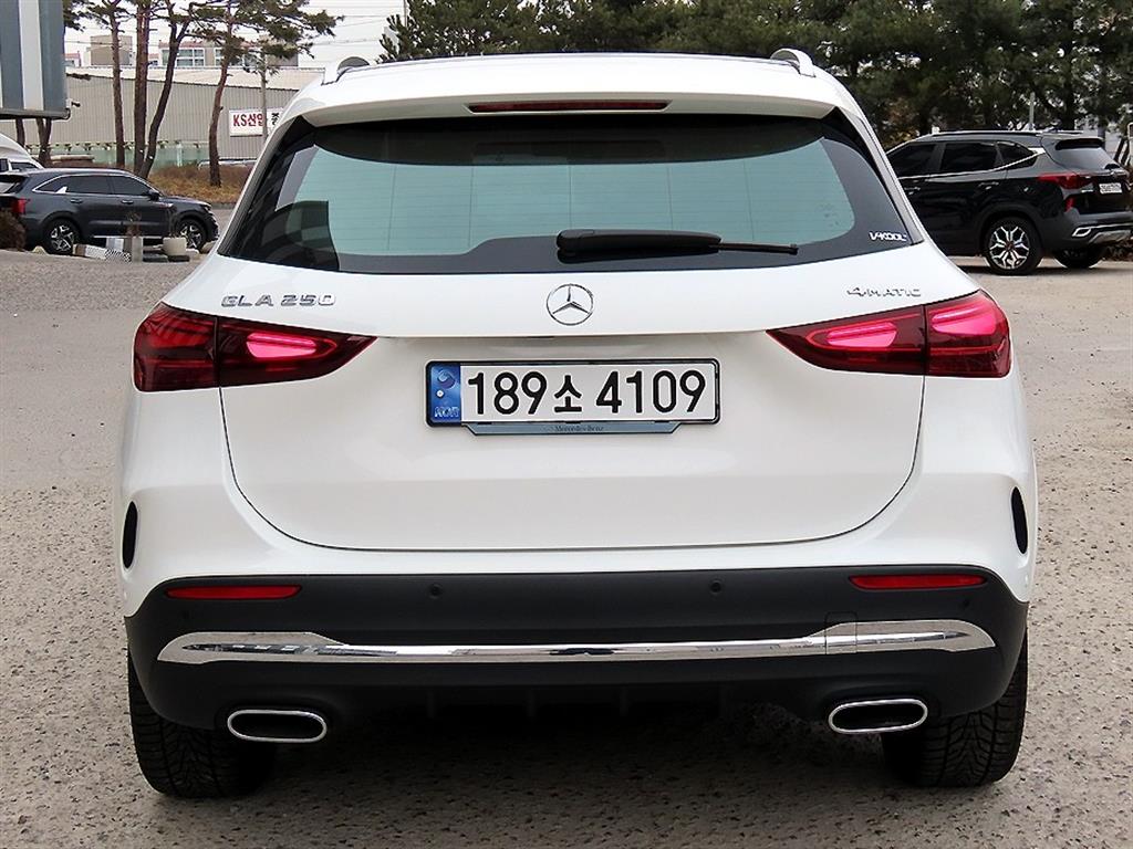Mercedes Benz GLA Class - Vista 4