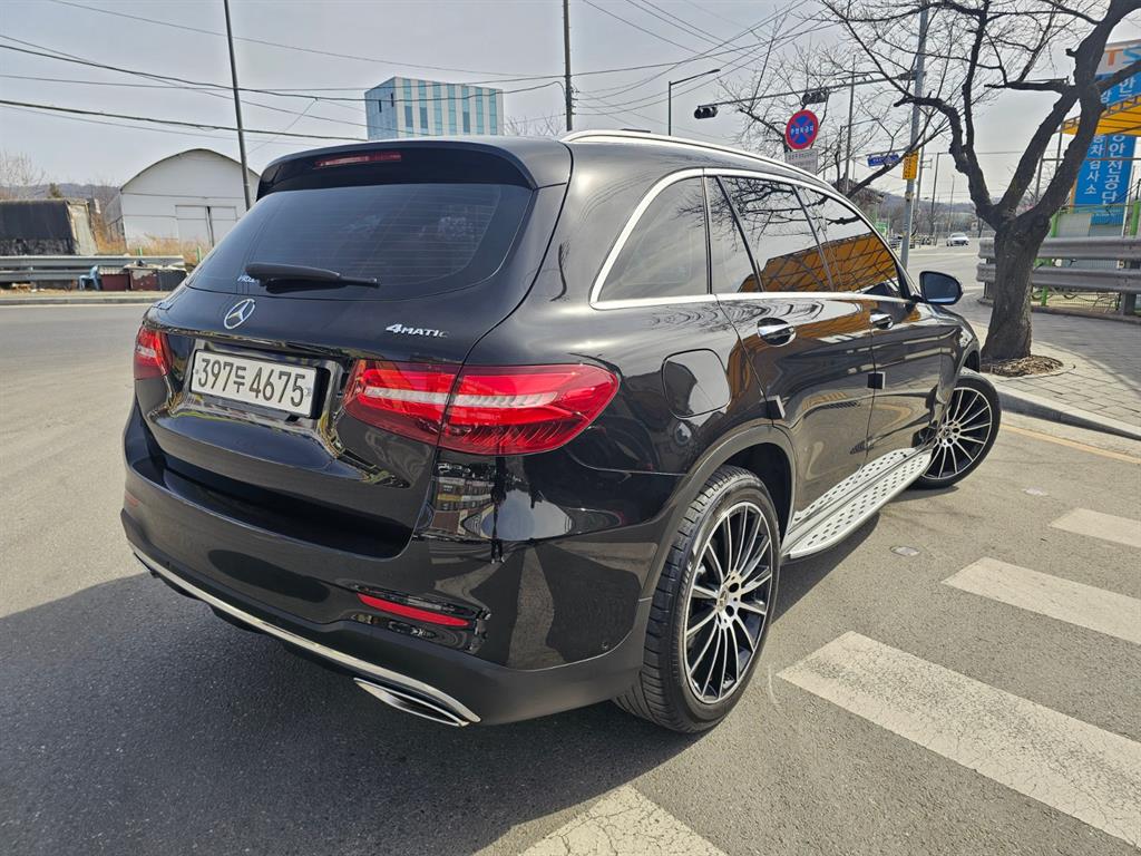Mercedes Benz GLC Class - Vista 6