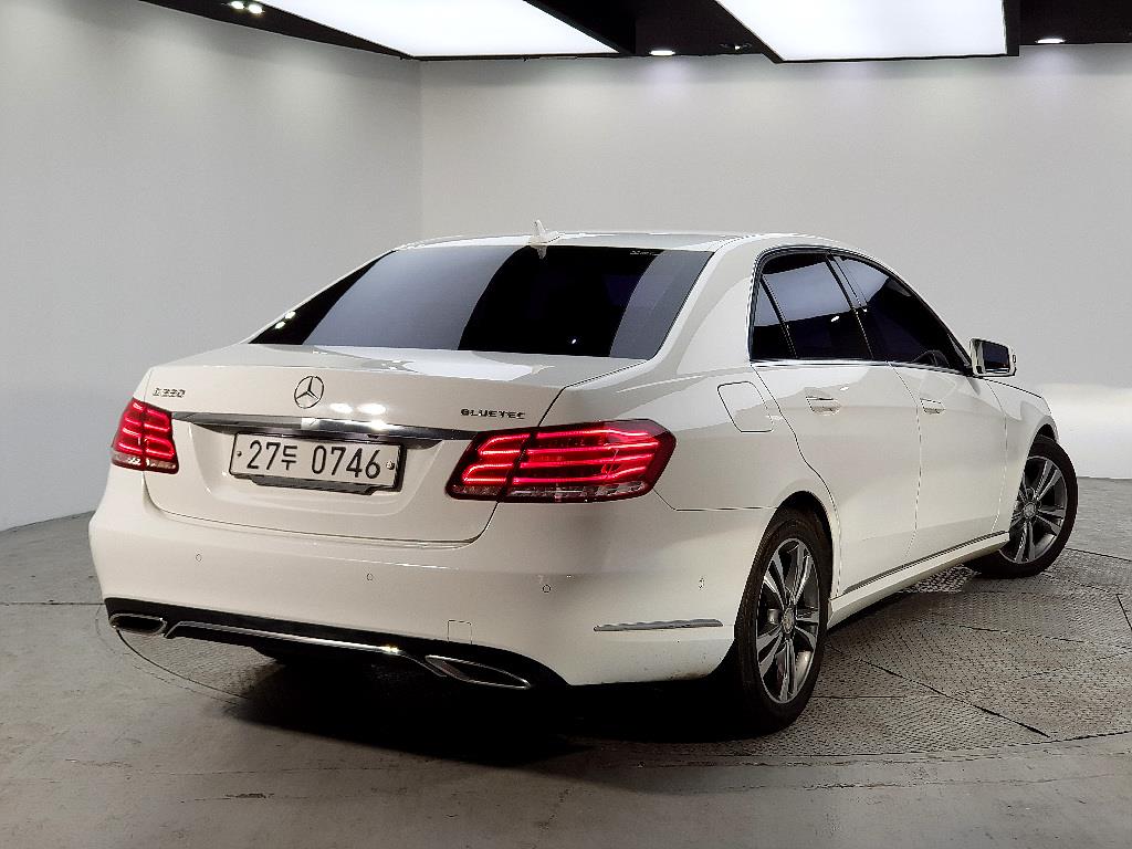 Mercedes Benz E class - Vista 4